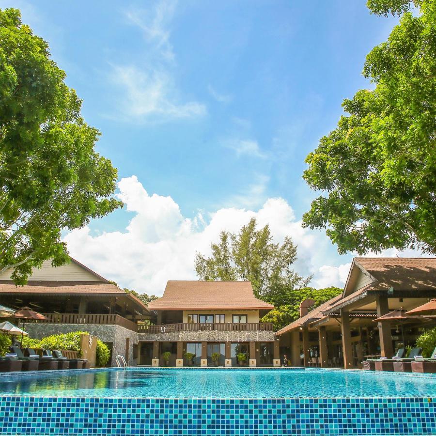 Ombak Villa Langkawi Pantai Cenang  Bagian luar foto